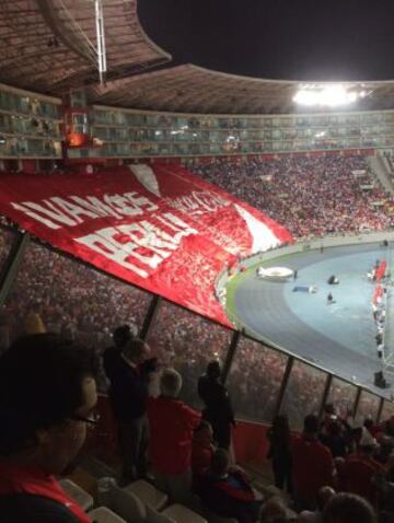 El ambiente en el Estadio Nacional de Lima en la previa del duelo entre Perú y Chile.