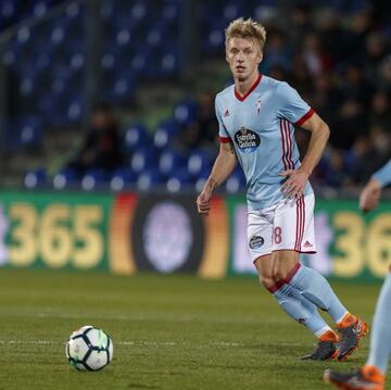 En el Celta de Vigo acumuló 136 partidos: 14 goles y 20 asistencias.







