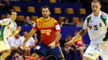 España encalla frente a Hungría y atrasa el pase