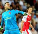 Ospina y Cech sufren las fallas de la defensa del Arsenal