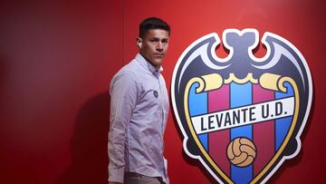 EIBAR, SPAIN - FEBRUARY 29: Oscar Duarte of Levante UD looks on prior to the start the La Liga match between SD Eibar SAD and Levante UD at Ipurua Municipal Stadium on February 29, 2020 in Eibar, Spain. (Photo by Juan Manuel Serrano Arce/Getty Images)