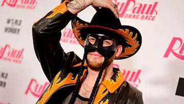 Sometimes fringed, sometimes not. Peck wears a different mask every time he takes to the stage. We find out why.