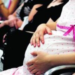 Una mujer vacunada contra la COVID da a luz a un bebé con anticuerpos