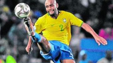 Maicon brilla con Brasil.