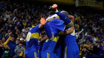 BUENOS AIRES, ARGENTINA - OCTOBER 02: Gonzalo Morales of Boca Juniors celebrates with teammates after scoring the first goal of his team during a match between Boca Juniors and Velez Sarsfield as part of Liga Profesional 2022 at Estadio Alberto J. Armando on October 2, 2022 in Buenos Aires, Argentina. (Photo by Daniel Jayo/Getty Images)