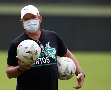 Fotos del entrenamiento de Nacional en el Atanasio Girardot acompañado de su afición.