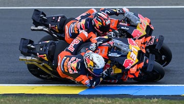 Bonito duelo por la quinta plaza entre Acosta (37) y Maverick (12) en el esprint de Le Mans.