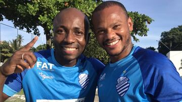 Pablo Armero y Andr&eacute;s &#039;Manga&#039; Escobar antes de un entrenamiento con CSA en Brasil.