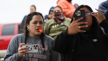 Chicagoans blowing the whistle on ICE raids