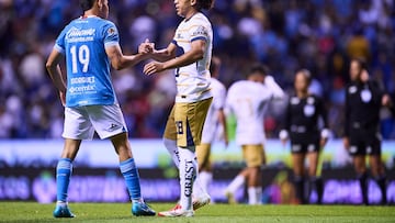Carlos Rodriguez of Cruz zul and Adalberto Carrasquilla of Pumas during the 14th round match between Cruz Azul and Pumas UNAM as part of the Liga BBVA MX, Torneo Clausura 2025 at Cuauhtemoc Stadium, on April 05, 2025 in Puebla, Mexico.