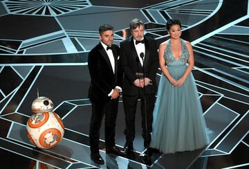 BB-8, Oscar Isaac, Mark Hamill yKelly Marie Tran.