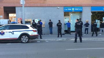 Labores de reconocimiento en Vitoria, antes del Alavés-Atlético de Madrid