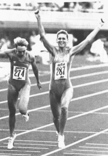 Una de las más célebres historias de dopaje en el atletismo es la de Katrin Krabbe. Tras ser doble campeona del mundo en 1991, fue descubierta un año después en un control de orina cuando intentaba cambiar su muestra por otra que llevaba escondida en sus partes íntimas.