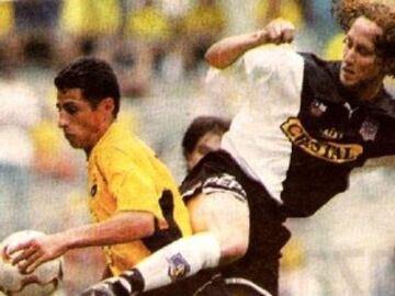 El 2003, con una camiseta bastante particular, los albos quedarían en el camino en la fase de grupos. Fueron colistas de su zona.