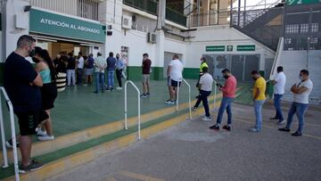 Colas en el Martínez Valero.