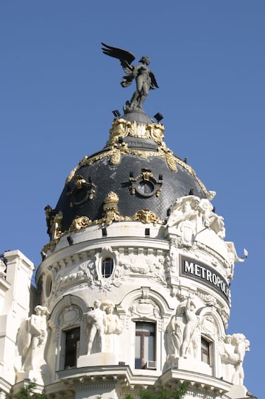 Así es el Club Metrópolis, el histórico edificio del centro de Madrid que reabre como un club privado para la élite mundial