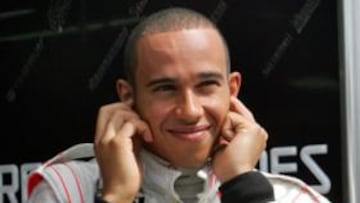 <b>OÍDOS SORDOS.</b> El piloto británico no quiere saber nada de los rumores sobre su nueva relación.