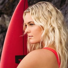 Felicity Palmateer publica el controvertido vídeo en el que surfea desnuda