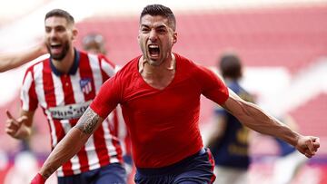 Luis Suárez celebra su gol a Osasuna.