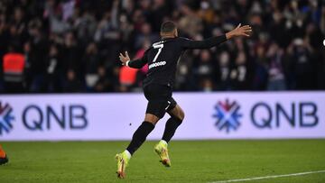 Mbapp&eacute; celebra un gol con el PSG ante el Angers.
