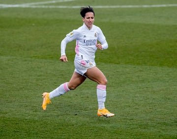 Lateral mítica del fútbol español, Marta Corredera (Terrassa, 1991) vistió la camiseta del Atlético entre 2016 y 2018 y la del Real Madrid desde su creación (2020) hasta 2023, momento en el que decidió retirarse del fútbol al acabar su contrato con el club blanco y no poder recuperarse de las secuelas que le dejó la cesárea.