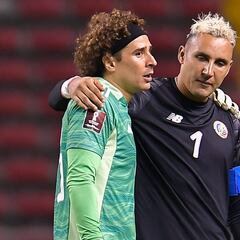 Keylor Navas y Guillermo Ochoa, dos grandes referentes de Concacaf sin equipo