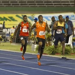 Yohan Blake también superó a Usain Bolt en los 200 metros