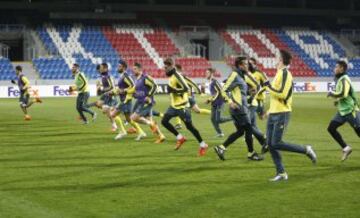 Así preparó el Villarreal el partido en Pilsen