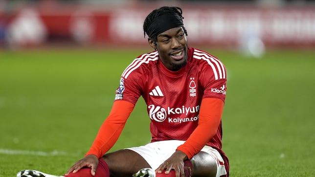 Elanga muerde al United