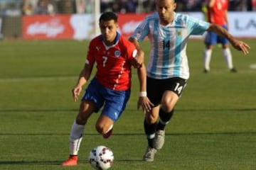 Alexis Sánchez en 2015 jugó 10 partidos y anotó 4 goles.