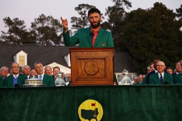 Ceremonia de chaqueta verde en el Masters de Augusta 2023. Jon Rahm campeón.