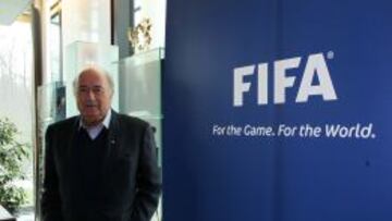 Tebas ir&aacute; contra Blatter y la FIFA.