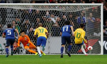 El 14 de octubre de 2014 Brasil y Japón jugaron un amistoso en el Estadio Pierre-Mauroy en Lille, Francia y el brasileño anotó 4 goles a la selección nipona, el primero de ellos de penalti.