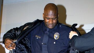 Shaquille O'Neal - policía. El ex jugador de la NBA ha demostrado muchas facetas luego de su retiro: actuar, cantar, etc. Pero una de las más curiosas fue cuando decidió aplicar para una posición como policía de reserva en Miami Beach. 