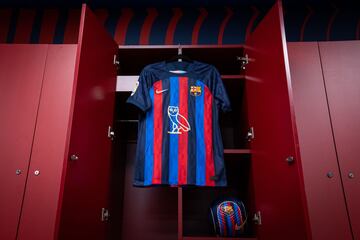 El rapero nacido en Toronto estará presenta en la publicidad del FC Barcelona en el Clásico. El club blaugrana saldrá al terreno de juego en el primer Clásico de la temporada con una camiseta que, por primera vez, no lucirá en el frontal el logo de su partner principal, sino el emblema de un artista de renombre internacional.