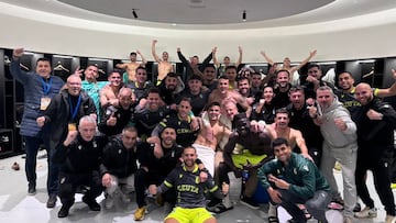 Los jugadores, en el vestuario de Anoeta.