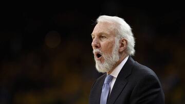 OAKLAND, CA - APRIL 16: Head coach Gregg Popovich of the San Antonio Spurs shouts to his team during their game against the Golden State Warriors in Game 2 of Round 1 of the 2018 NBA Playoffs at ORACLE Arena on April 16, 2018 in Oakland, California. NOTE TO USER: User expressly acknowledges and agrees that, by downloading and or using this photograph, User is consenting to the terms and conditions of the Getty Images License Agreement. Ezra Shaw/Getty Images/AFP
== FOR NEWSPAPERS, INTERNET, TELCOS & TELEVISION USE ONLY ==
