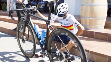 El campe&oacute;n de Espa&ntilde;a de ciclismo Alejandro Valverde, con mascarilla antes de la salida de la cuarta etapa de la Vuelta a Burgos 2020.