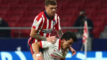 Trippier ante Acu&ntilde;a en el Atl&eacute;tico-Sevilla.