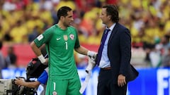 Claudio Bravo pone en duda su presencia ante Uruguay