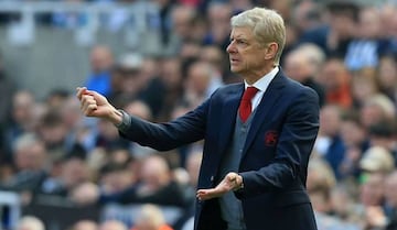 Wenger dejó el banquillo del Arsenal para dejarle su lugar a Unai Emery.