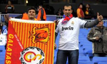 La afici&oacute;n que acudi&oacute; al Santiago Bernab&eacute;u para presenciar la ida de cuartos de la Champions.