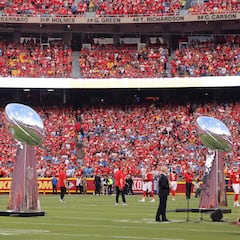 How do NFL players get paid? Per game or per week?