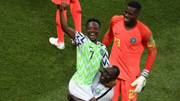 Musa celebra uno de sus goles en el triunfo de Nigeria contra Islandia.