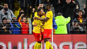 Jugadores del Lens celebran uno de los goles ante el Troyes en el partido de Ligue 1.