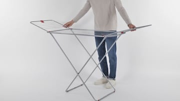 Tendedero plegable abatible de Rayen para la ropa en Amazon
