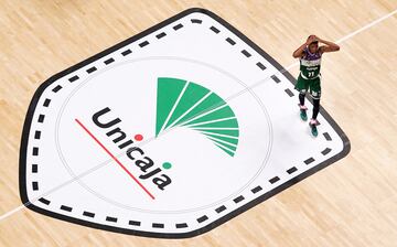 Tyson Carter, lamentándose durante el Unicaja - Barcelona.