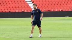 Rubi, dirigiendo un entrenamiento durante su anterior etapa en el Almería.