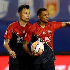 Historia, figuras... El Shenzhen que espera a Juanfer Quintero