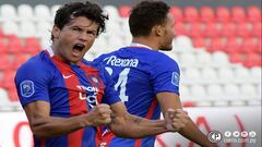 Nelson Valdez celebra su tanto en el debut con Cerro Porte&ntilde;o